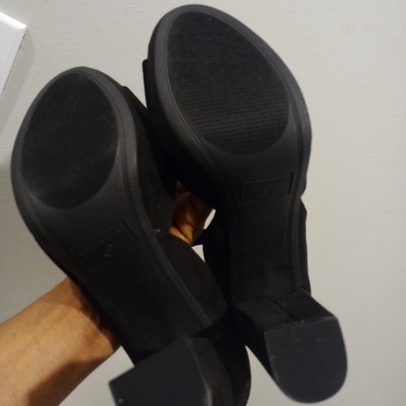 American Rag Women's Microsuede AREETAFR Peep Toe Heeled Sandals | size 6.5 US - Picture 7 of 8